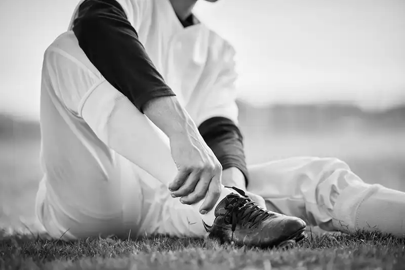 baseball player holding ankle